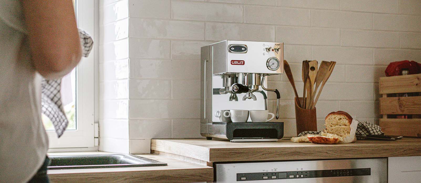 Machine à café percolateur : explication, guide, comparaison