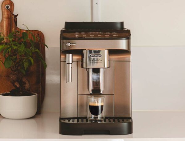 Remplacer la cartouche filtrante sur la Delonghi Magnifica S #delonghi  #cafe #expresso 