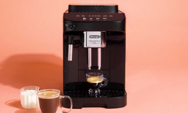 comment faire un cappuccino avec une machine delonghi magnifica evo